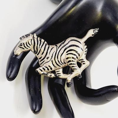 BEAUTIFUL SILVER TONED ZEBRA METAL BROOCH