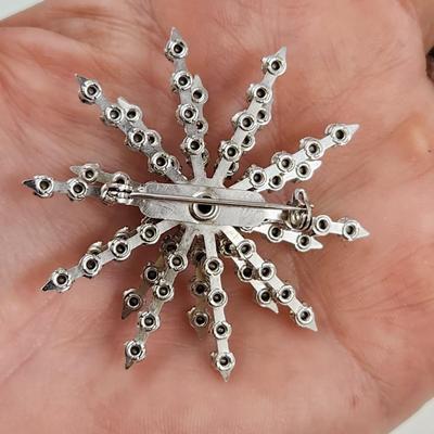 VINTAGE SILVER TONED WHITE STAR BROOCH
