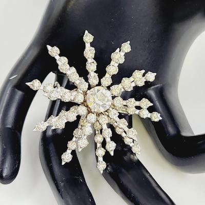 VINTAGE SILVER TONED WHITE STAR BROOCH