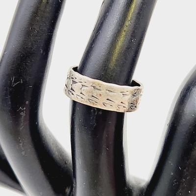 BEAUTIFUL STERLING SILVER STAMPED BAND RING