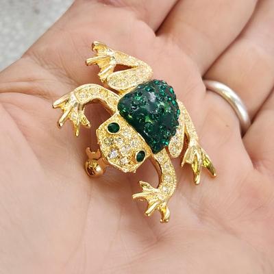 VINTAGE ROMAN RHINESTONE GOLD TONED FROG BROOCH