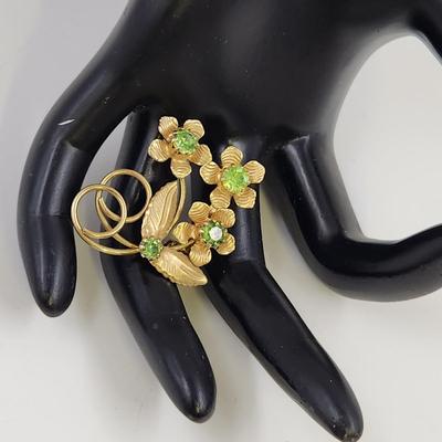 VINTAGE GOLD TONED FLOWERED BROOCH
