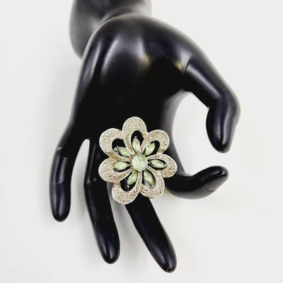 ABSOLUTELY STUNNING VINTAGE SILVER TONED & LIGHT GREEN FLOWERED BROOCH