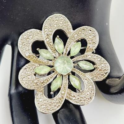ABSOLUTELY STUNNING VINTAGE SILVER TONED & LIGHT GREEN FLOWERED BROOCH