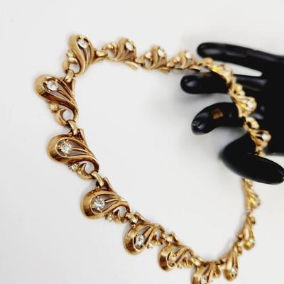 VINTAGE TRIFARI GOLD TONED & CRYSTAL NECKLACE
