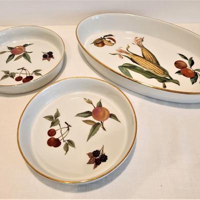 Lot #70  Three Serving Pieces Royal Worcester  