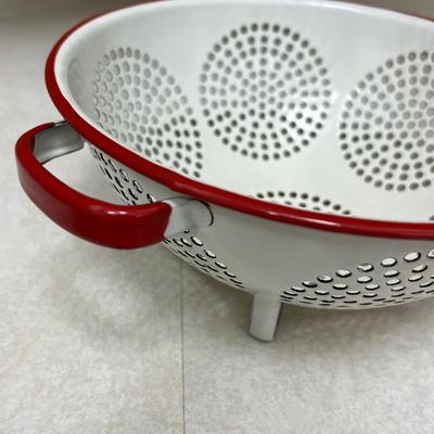 Vintage Red Pyrex Dish & More (K-RG)