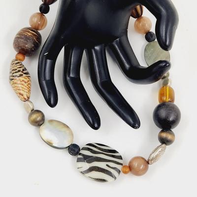 FANTASTIC JUNGLE THEM WITH MOTHER OF PEARL BEADS NECKLACE