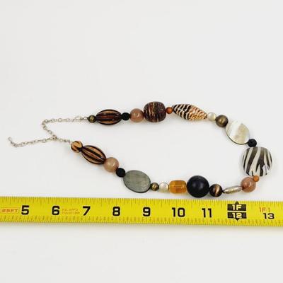 FANTASTIC JUNGLE THEM WITH MOTHER OF PEARL BEADS NECKLACE