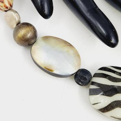 FANTASTIC JUNGLE THEM WITH MOTHER OF PEARL BEADS NECKLACE