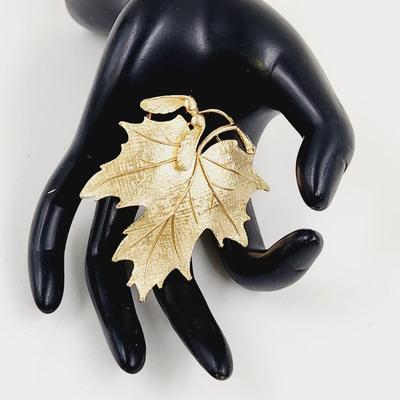 VINTAGE LISTNER GOLD TONED LEAF BROOCH