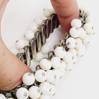 VINTAGE EXPANDABLE JAPANESE WHITE BEADED BRACELET