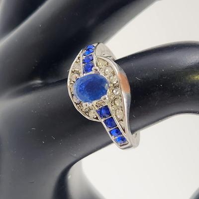 BEAUTIFUL BLUE SAPHIRE & SILVER TONED RING SIZE 7