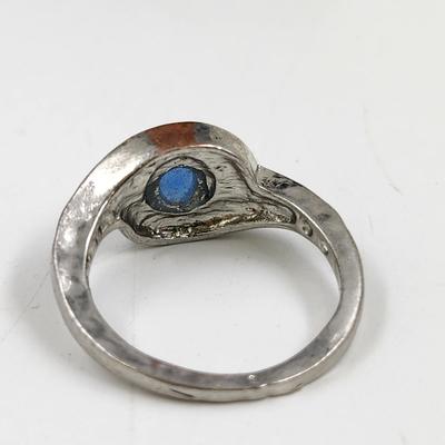 BEAUTIFUL BLUE SAPHIRE & SILVER TONED RING SIZE 7