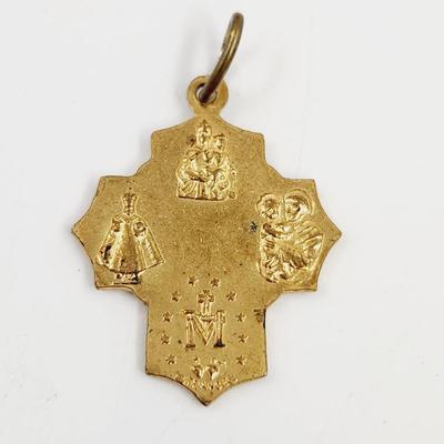 BEAUTIFUL ST. FRANCIS RELIGIOUS GOLD TONED PENDANT / CHARM