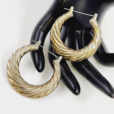 BEAUTIFUL SILVER TONED DETAILED HOOP EARRINGS