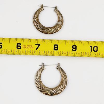BEAUTIFUL SILVER TONED DETAILED HOOP EARRINGS