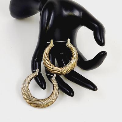 BEAUTIFUL SILVER TONED DETAILED HOOP EARRINGS