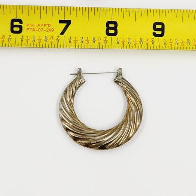 BEAUTIFUL SILVER TONED DETAILED HOOP EARRINGS