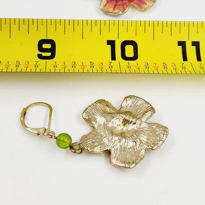 FANTASTIC DETAILED FLOWER DANGLE EARRINGS