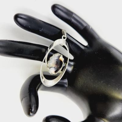 SUPER BEAUTIFUL SILVER TONED DENDRITIC AGATE PENDANT