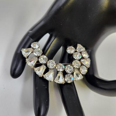 VINTAGE SHINY RHINESTONE BROOCH