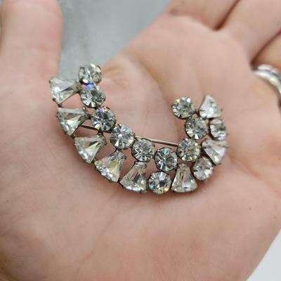 VINTAGE SHINY RHINESTONE BROOCH