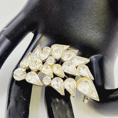 VINTAGE SILVER TONED RHINESTONE BROOCH