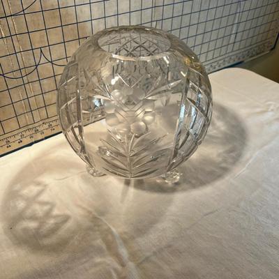 Beautiful Round / Spherical Cut Crystal Vase 