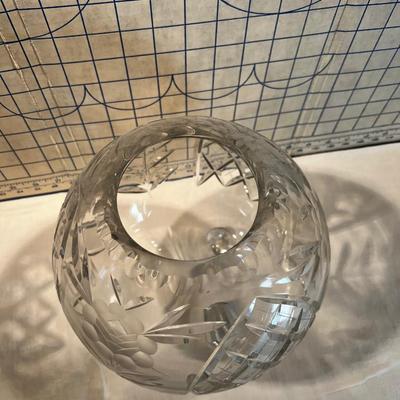Beautiful Round / Spherical Cut Crystal Vase 