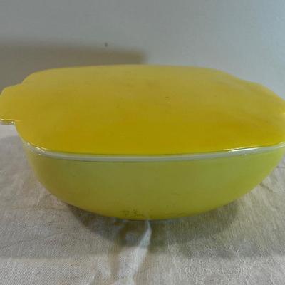 Square Pyrex Serving Bowl with Lid YELLOW