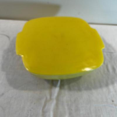 Square Pyrex Serving Bowl with Lid YELLOW