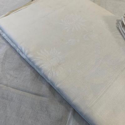 Damask Table Cloth - Classic Easter dinner