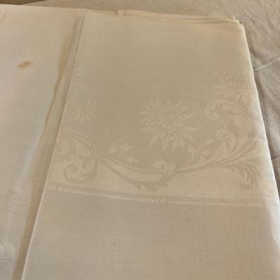 Damask Table Cloth - Classic Easter dinner