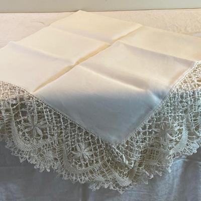 Very Pretty Crochet edge Table Cloth