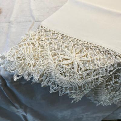 Very Pretty Crochet edge Table Cloth