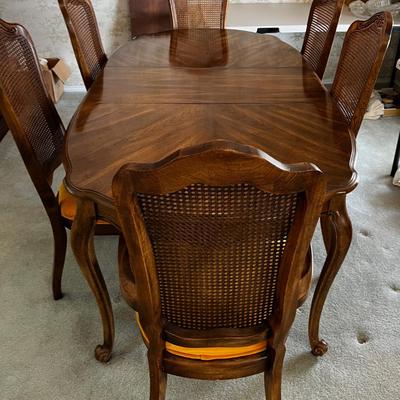 French Provincial Dining Table with 6 chairs and 2 leaves