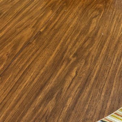 40" Round with Leaf Table and 4 chairs 