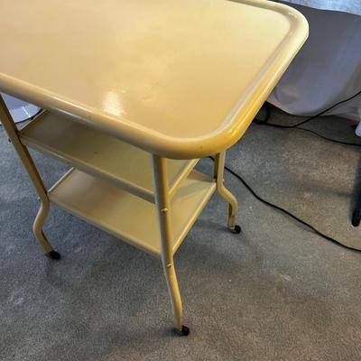 Metal Stand Yellow 