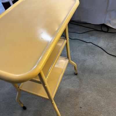 Metal Stand Yellow 