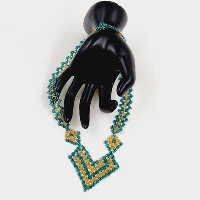 HANDCRAFTED SEED BEAD NECKLACE