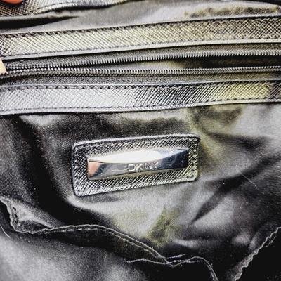 DKNY LEATHER CHAINED SHOULDER PURSE