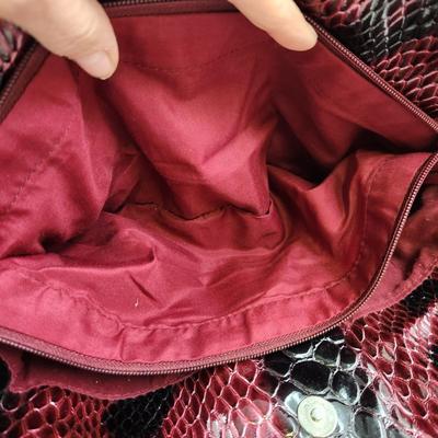 RELIC FAUX PINK & BLACK ALLIGATOR SATCHEL