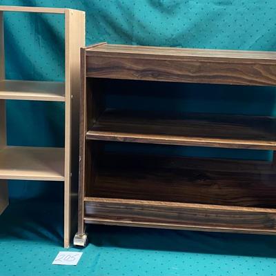 2 Shelves