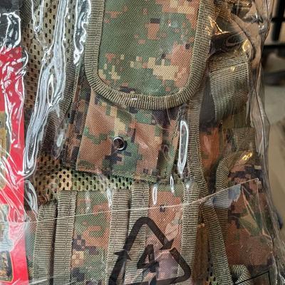 UTG Law Enforcement - Tactical Vest / Marine Desert Digital Camo