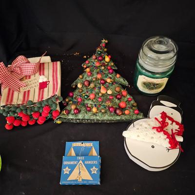 Assorted Christmas & Holiday Items  (FR-JS)