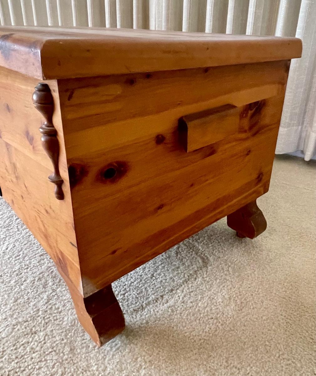 Lane Cedar Hope Chest serial 062127 style 1240 on Casters ARCADIA