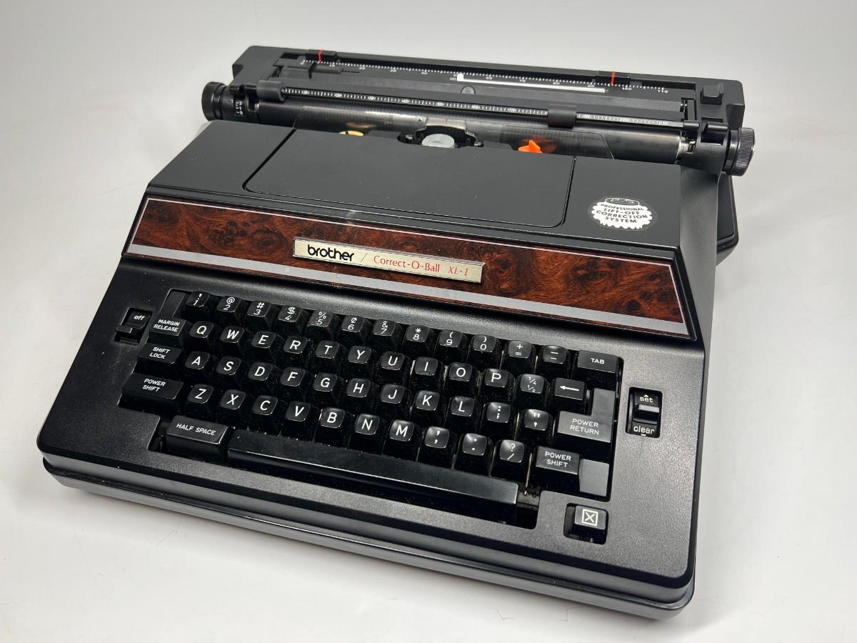 Vintage Brother Model No. 7300 CorrectOBall XL1 Portable Electric