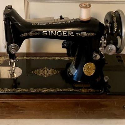 Antique Singer Sewing Machine In Wooden Case