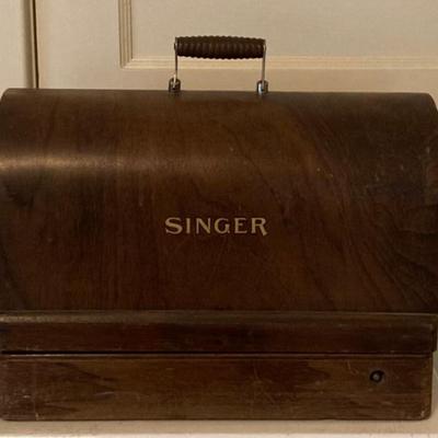Antique Singer Sewing Machine In Wooden Case